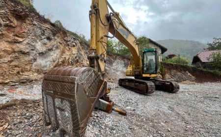 CAT_320B_1