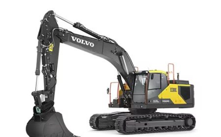 volvo-show-crawler-excavator-ec300-e-d8m-1000x1000